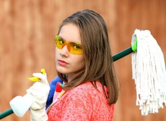 Czym się różni Cleaner od acetonu?