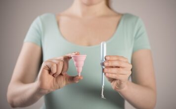 Jak wyjąć tampon żeby nie bolało?
