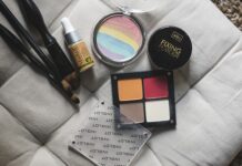 Co najpierw rozświetlacz czy puder? Co najpierw rozświetlacz czy puder?
